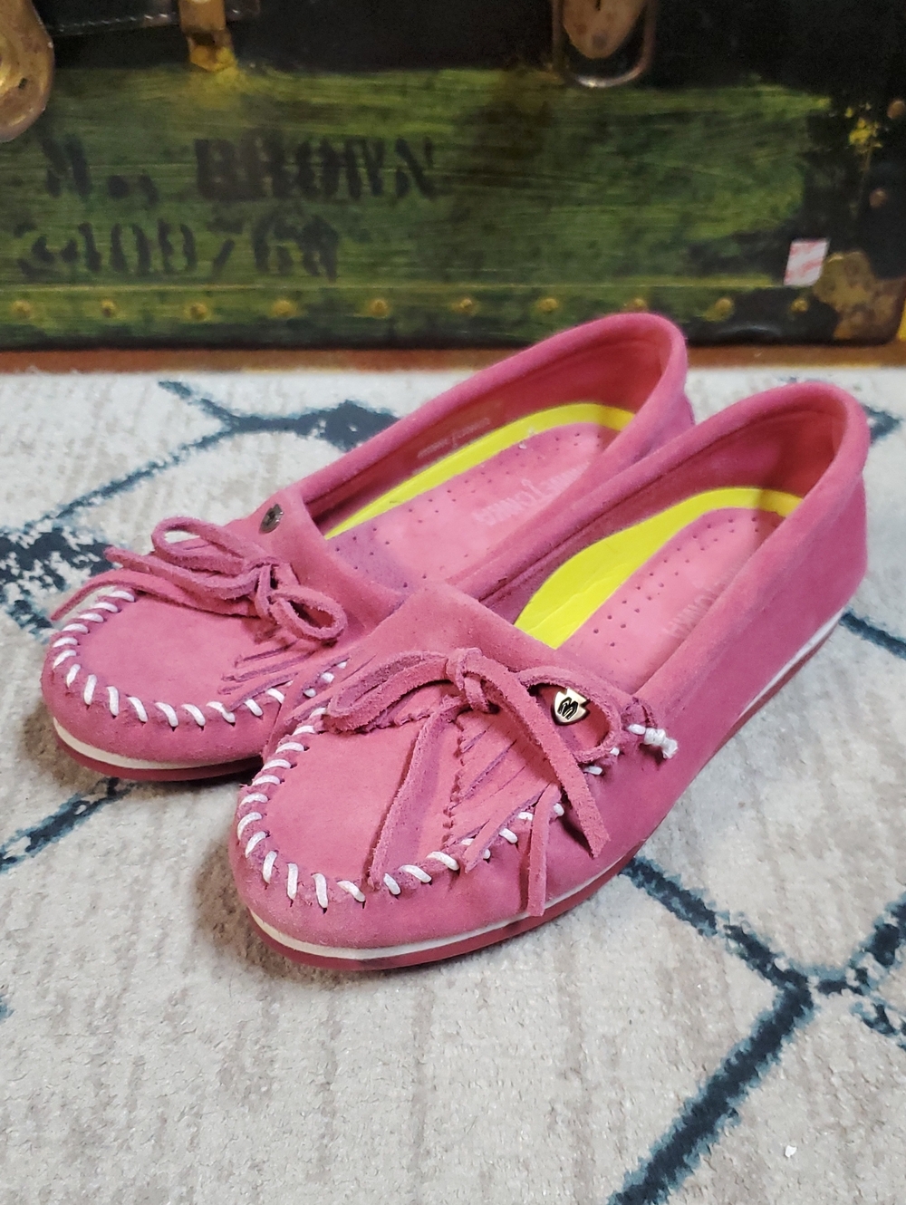 Minnetonka Pink Suede Moccasins Kilty Plus Size 7